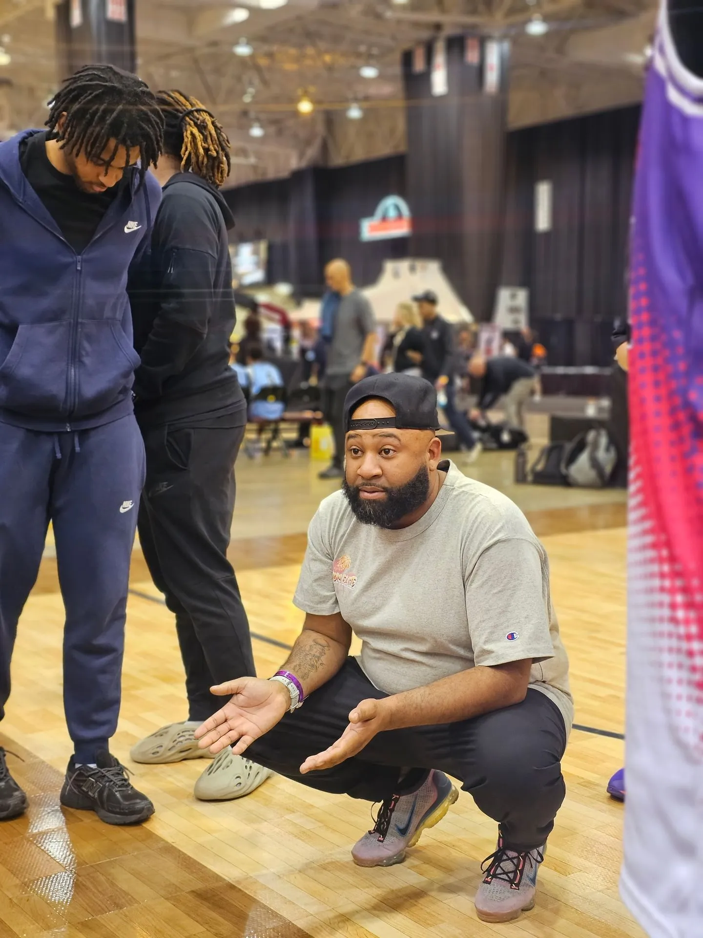 Phenom Elite coach talks through the next play with his players