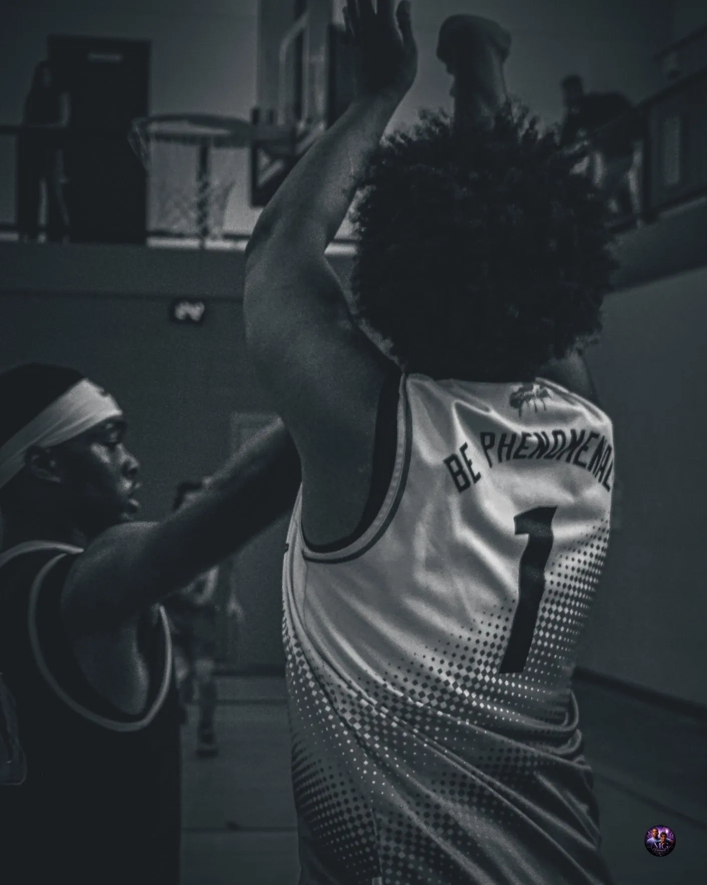 Phenom Elite players battle through a crowded lane