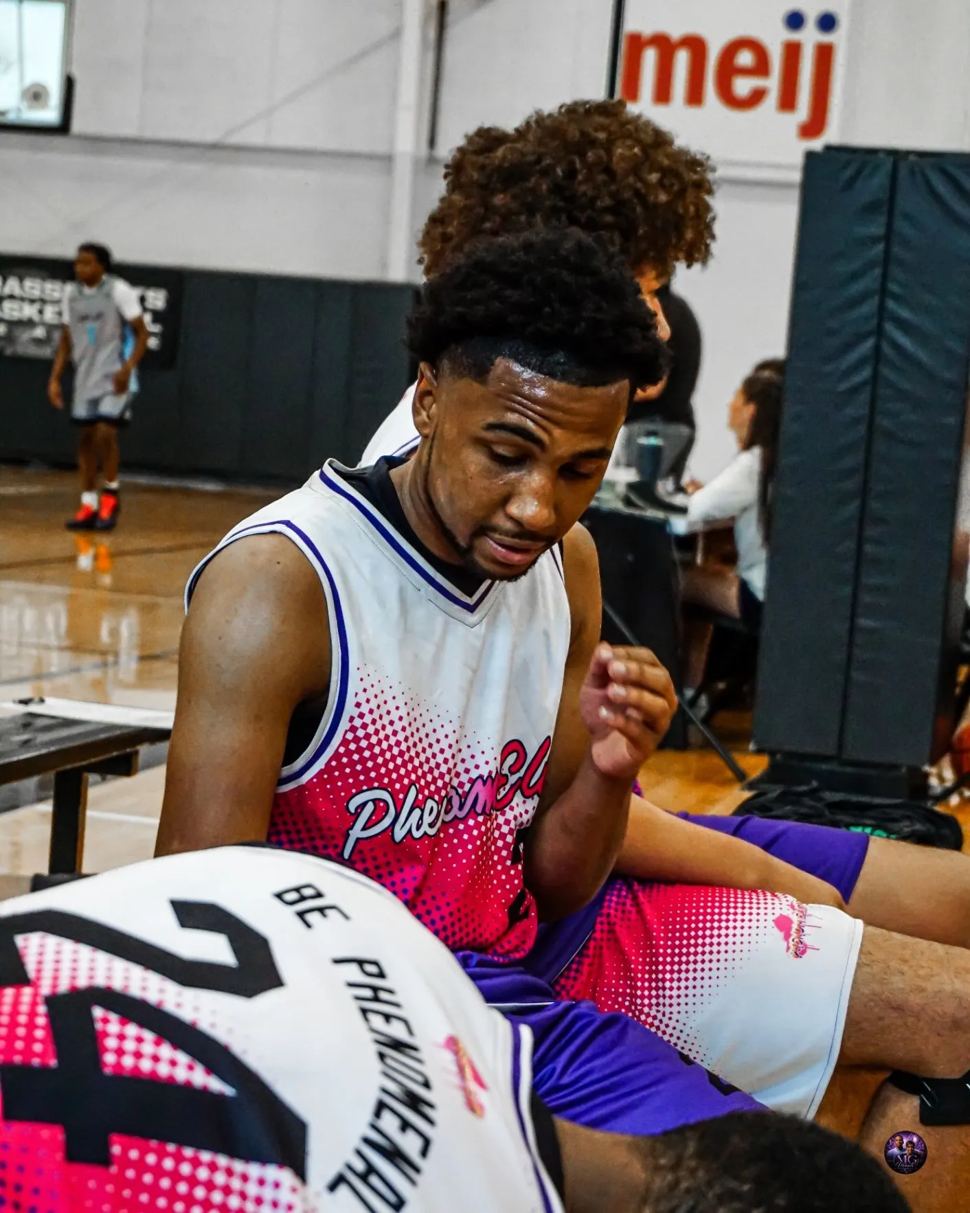 Phenom Elite teammate shares encouragement during a timeout